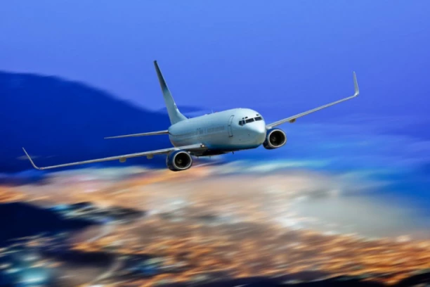 DRAMA U VAZDUHU: Pilot čuo buku među putnicima, a onda je primetio GUST DIM! Doneo je jedinu ispravnu odluku