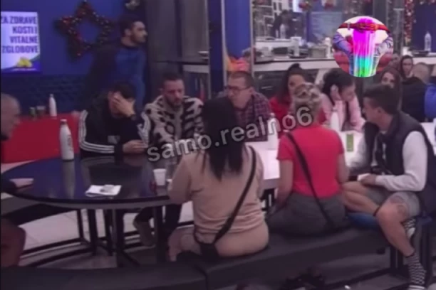 U PROBLEMU SI AKO NE MISLIŠ KAO MIĆA ILI ĐEDOVIĆ: Otkrivena PROŠLOST učesnika Elite, žestoko se SUPROTSTAVIO pevaču! (VIDEO)