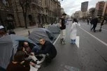 MALTRETIRANJE GRAĐANA OD RANE ZORE! Đilasovi studenti opet blokiraju centar grada, spavali na ulici!