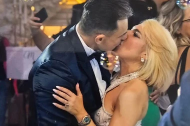 JOVANA JEREMIĆ DOBILA PAPRENO SKUP POKLON ZA NOVU GODINU: Voditeljka pripremila biznismenu VRELO iznenađenje!