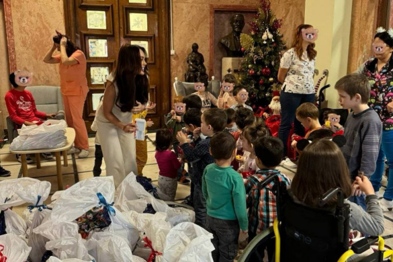 Ana Korać iznenadila mališane pred Novu godinu