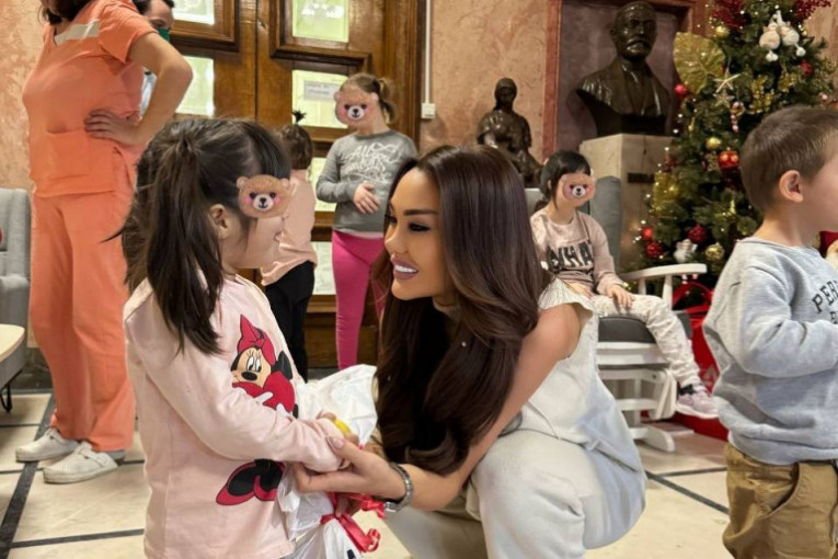 Ana Korać iznenadila mališane pred Novu godinu