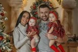 JELENA I MLADEN VULETIĆ UČE ĆERKE PRAVIM VREDNOSTIMA: Ovako se praznuje Božić u domu rijaliti para, sve kako CRKVA nalaže! (FOTO)