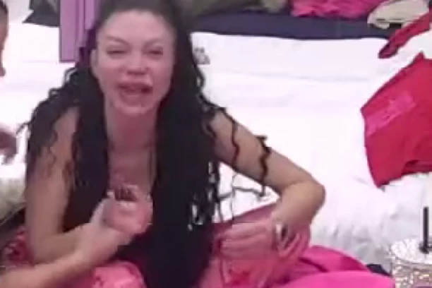 UČESNIK ELITE SPOPAO MAJU MARINKOVIĆ, ONA VRIŠTALA NA SAV GLAS: Jedva uspela da ga skine sa sebe, niko nije mogao ni da zamisli šta će se desiti!