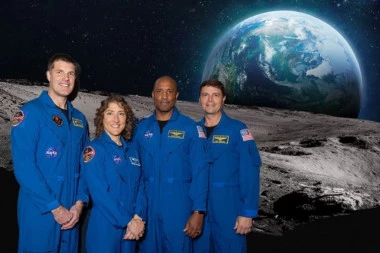 SVE OČI PLANETE UPRTE KA NEBU! Ništa više neće biti kao pre: Amerika šalje prvu ženu put Meseca, kosmonauti će imati posebnu misiju! (FOTO)