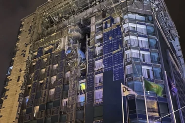 KRVOPROLIĆE U HARKOVU, RUSI SEJU SMRT POSVUDA! Granatirana osmospratnica u Harkovu, pet osoba ranjeno, ima i POGINULIH!