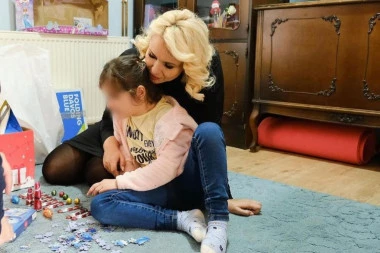 VELIKO SRCE MINISTARKE! Darija Kisić posetila devojčicu koju je otac godinama držao ZATOČENU u kadi (FOTO)