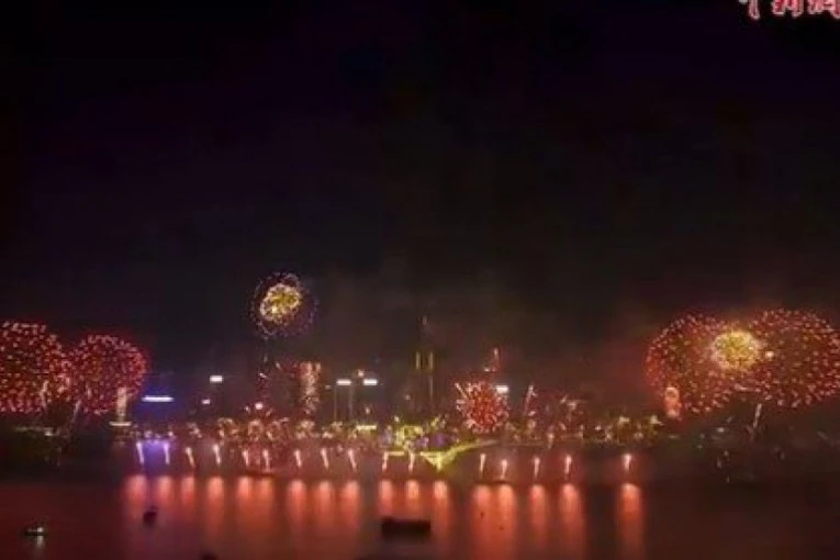 OVO JE NAJDUŽI VATROMET KOJI STE VIDELI: U Hong Kongu dočekana 2024. godina!
