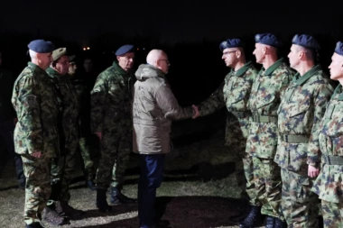 MinVučević poslao novogodišnju čestitku pripadnicima vojske: Budimo jedna porodica okupljena oko idela slobodne i nezavisne Srbije