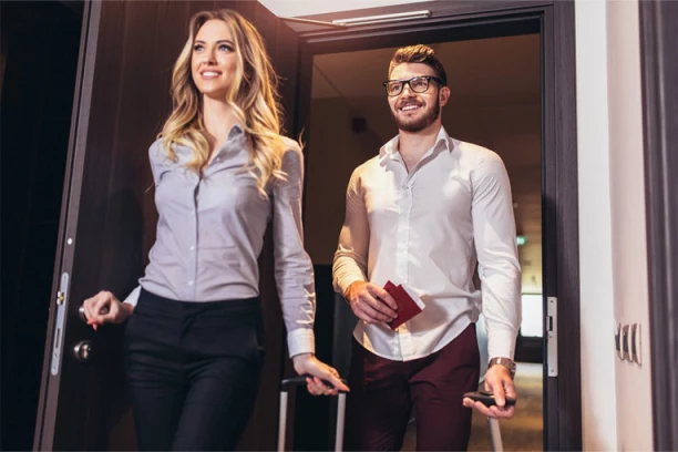 REZERVISALI SU OBIČAN APARTMAN, A SAČEKAO IH JE PREDSEDNIČKI SA SVIM POGODNOSTIMA: Kada su pitali ko stoji iza ovog gesta, muškarac je samo CRVENEO OD BRUKE