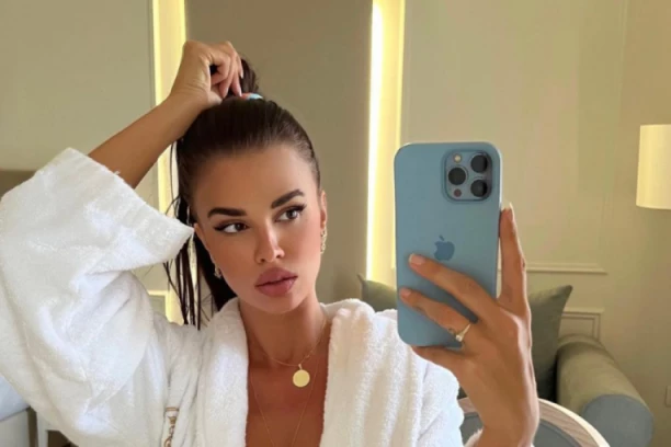 IVANA KNOL SVIMA PRUŽILA VATRENI POČETAK GODINE: Pogled na zadnjicu će vas NAJEŽITI, pokrila je KONCEM (FOTO)