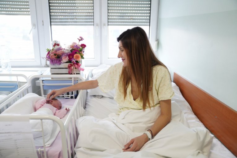 Nikola Nikodijević posetio porodilje