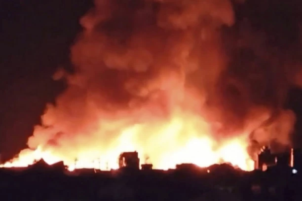 UMRO DOK JE GLEDAO KAKO MU GORI KUĆA U LESKOVCU! Njegovi prijatelji se oglasili: Nije izdržao gledajući