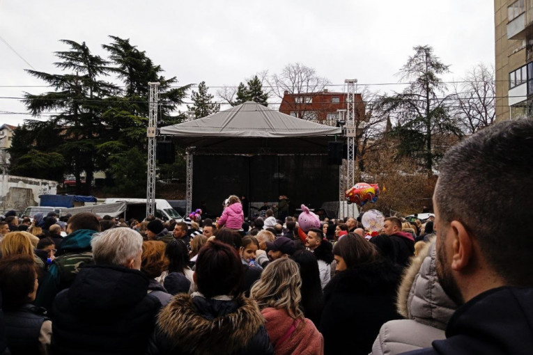Okupljeni na manifestaciji