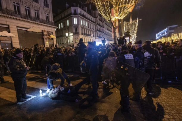 UBIJEN TINEJDŽER POSLE SVAĐE SA NAPADAČEM DAN RANIJE: Incident se dogodio u "crnom kvartu", policija zanemela od prizora