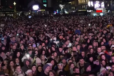 SEOBA SRBA U NOVOGODIŠNJOJ NOĆI: Najviše ljudi na dočeku nije bilo u Beogradu! 70.000 ljudi na ZLATIBORSKOM TRGU!