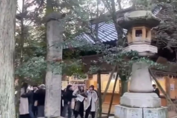 BETON SE OBRUŠIO LJUDIMA NA GLAVE, JAPAN POGODIO JEZIV ZEMLJOTRES! Na svu muku, pokosio ih CUNAMI! (UZNEMIRUJUĆ VIDEO)