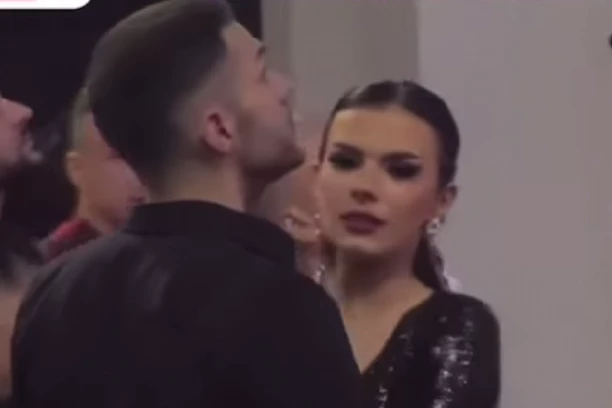 EVO ŠTA RADE ANITA I ANĐELO DOK MATORA SLAVI SLAVU: Kamera uhvatila sve dok su napuštali štek (FOTO)