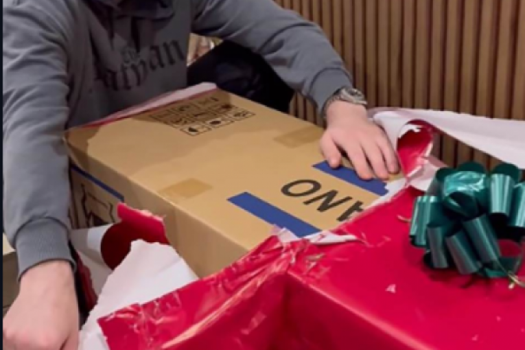 Marija Mikić iznenadila supruga Jovana za rođendan