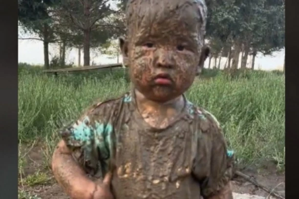 MAMA JE SKLONILA POGLED SA SINA NA MINUT: Šokirano je gledala u zbunjeno dete ne verujući šta je uradio za 60 sekundi! (VIDEO)