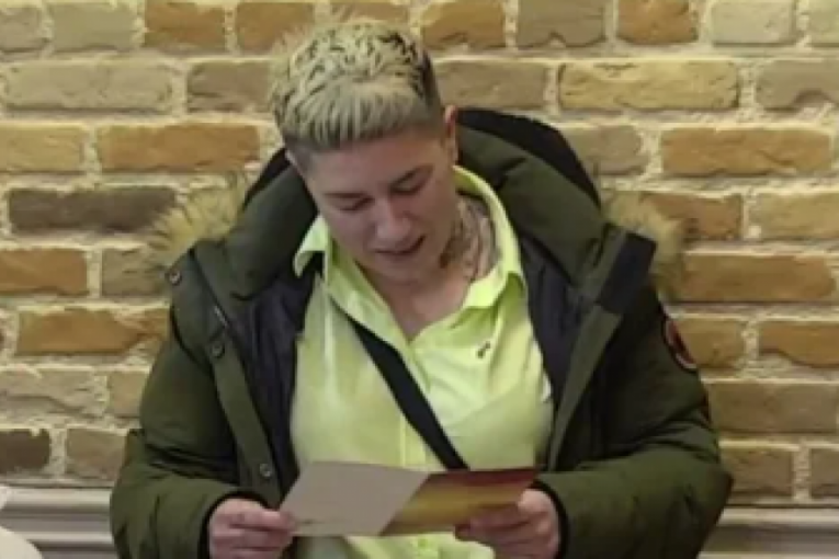 Jovana Tomić Matora čita čestitke