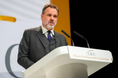 "PAKS AMERIKANA SE BLIŽI KRAJU": Poznati istoričar izneo tmurne prognoze za ovu godinu, TRI zemlje ga posebno brinu