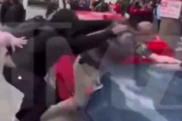 Ijan Ziring pretučen