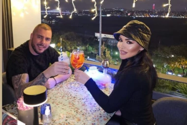 ALEKSANDRA MLADENOVIĆ SE POMIRILA SA DEČKOM, KOJI JU JE ZLOSTAVLJAO?! Isplivale ŠOK fotografije, sve pršti od ljubavi!