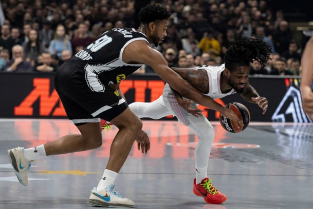 DA LI STE PRIMETILI NEDOSTATAK UOBIČAJENOG DETALJA NA DRESU PARTIZANA? KLUB SE OGLASIO: Evo ZAŠTO ga NIJE bilo!