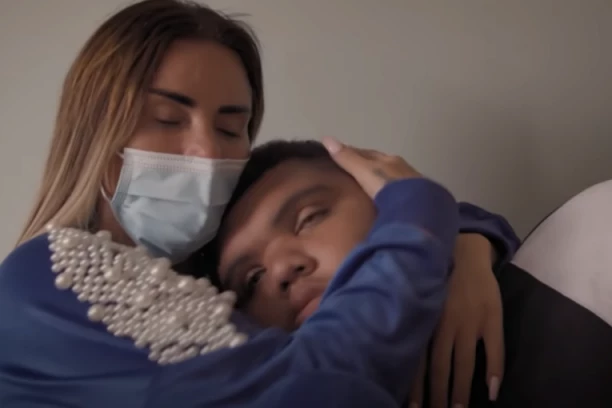 "NADAM SE DA ĆE MOJ SIN UMRETI PRE MENE": Nakon ove morbidne izjave o detetu, starleta platila SUMANUTU cifru za njegovo zbrinjavanje