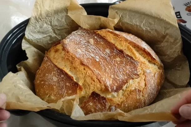 RECEPT ZA NAJBOLJI DOMAĆI HLEB:  Hrskava kora i mekana unutrašnjost, ovo je SAN svakog SRBINA!