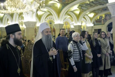 Patrijarh u Gračanici podelio stipendije studentima i srednjoškolcima sa KiM!