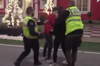 RUSVAJ U ELITI, OBEZBEĐENJE PUNE RUKE POSLA: Uroš DIVLJA po Šimanovcima, hteo da OČERUPA starletu!