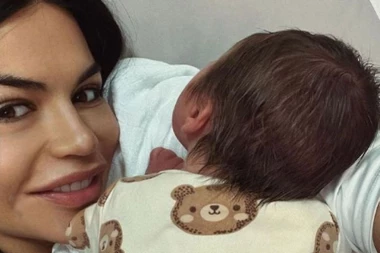 DEJANA ŽIVKOVIĆ POKAZALA PRVE SLIKE BEBE: Ovako izgleda NASLEDNIK poznate manekenke!