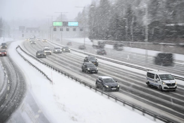 PRESTONIČKE ULICE KRCATE VOZILIMA! Gde god krenete, gužva i kolone - NAORUŽAJTE SE STRPLJENJEM! (FOTO)