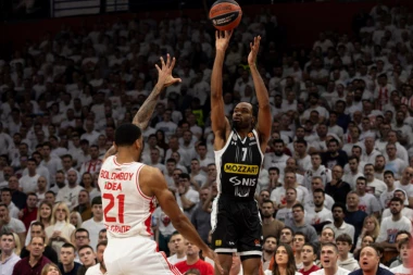 ZVEZDA MERIDIANBET I PARTIZAN POTPUNO IZJEDNAČENI U EVROLIGI: Crveno-beli SUSTIGLI večitog rivala!