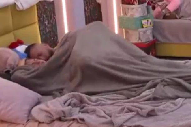 ŠA SPOPAO MIONU U KREVETU: Ljubavnica zbog 20 godina starijeg reper opet PONIZILA RODITELJE!