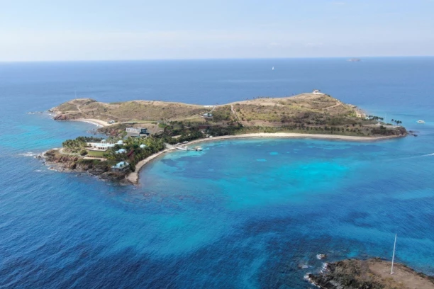 DRAMA NA PUSTOM OSTRVU: Porodica je kupila raj, a završila u ljubavnom trouglu, kidnapovanju i smrti!