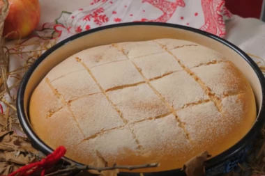 POSNA BADNJAČA - POGAČA KOJA JE NEIZOSTAVNA NA TRPEZI SUTRA: Treba da zauzme centralno mesto na stolu za najradosniji praznik