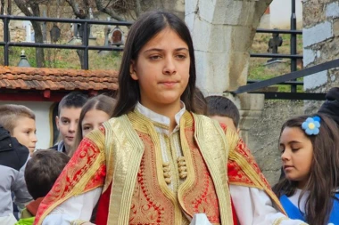 "IMALA SAM PRILIKU DA IM POKAŽEM GDE TO SIJA NAJLEPŠE SUNCE" Pavlina Radovanović presrećna zbog šetnje Orahovcem sa patrijarhom Porfirijem: Juče smo imali veliki blagoslov i veliku čast