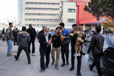 IRAN NAJAVIO ŽESTOKU OSVETU ZBOG MASAKRA! Dvostruki bombaški napadi u Kermanu: 84 osoba poginulo, mnogi povređeni životno ugroženi! (FOTO)