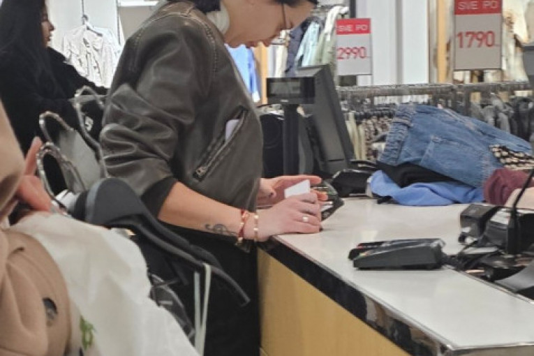 Kaća Grujić, paparaco V