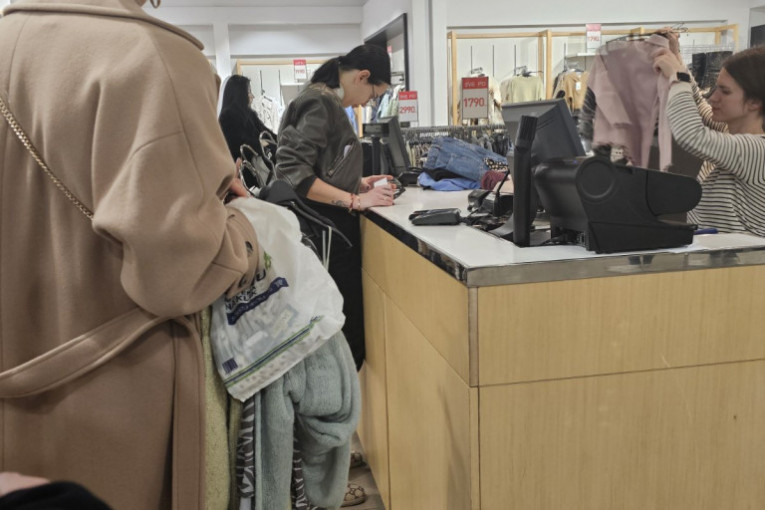 Kaća Grujić, paparaco IV