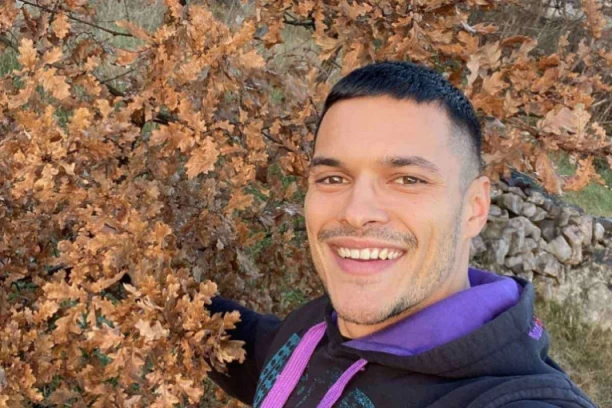 MARKO MARKOVIĆ OTIŠAO PO BADNJAK: Bivši zadrugar ispoštovao sve OBIČAJE! (FOTO)