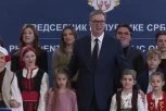 SRCEM PUNIM LJUBAVI ČEKAMO BOŽIĆ! Vučić ugostio decu iz Severne Makedonije: Dečija čista duša najviše liči na Boga!