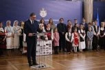 VUČIĆ DOBIO POKLON OD MALIŠANA IZ SEVERNE MAKEDONIJE! Deca oduševila predsednika Srbije! (FOTO/VIDEO)