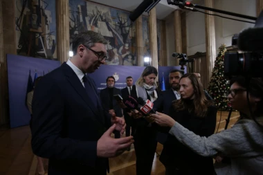 OPOZICIJA SE UDRUŽILA SA SRBOMRSCEM IZ NEMAČKE DA SRUŠE VUČIĆA: Dodiku bi uveo sankcije, Kosovo mu nezavisno, ali se Đilasovci NA NJEGA POZIVAJU! (VIDEO)