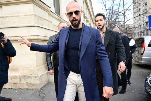 PONOVO UHAPŠEN POPULARNI INFLUENSER: Endru Tejt optužen za silovanje i trgovinu ljudima, u svemu učestvovao i njegov brat!