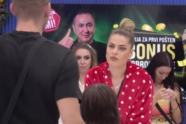 GLUMI PROGONITELJA JER SE PERE DA JE GEJ: Takmičar Elite na stubu srama, u programu uživo otkriveni detalji JEZIVOG PONAŠANJA!