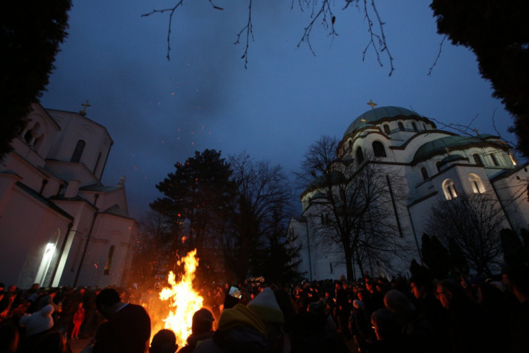 Hram Svetog Save, paljenje badnjaka